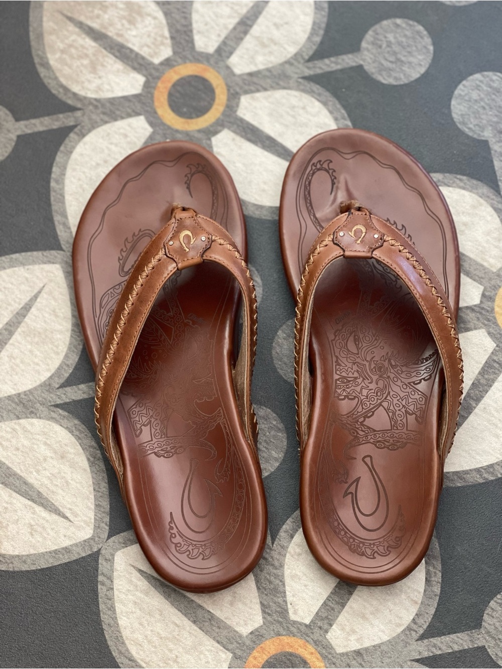Olukai Mea Ola Men’s 14 Brown Leather Flip Flops Sandals Premium Comfort